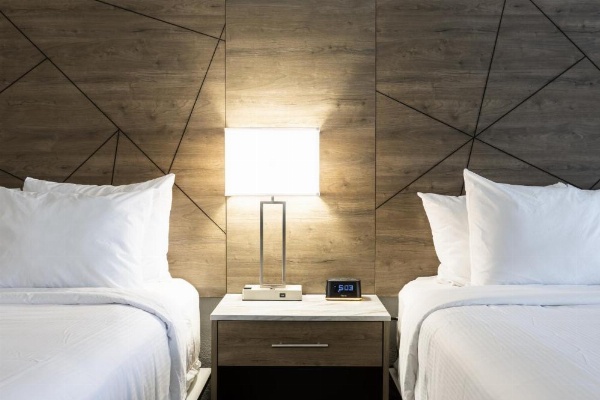 Rodeway Inn & Suites image 20